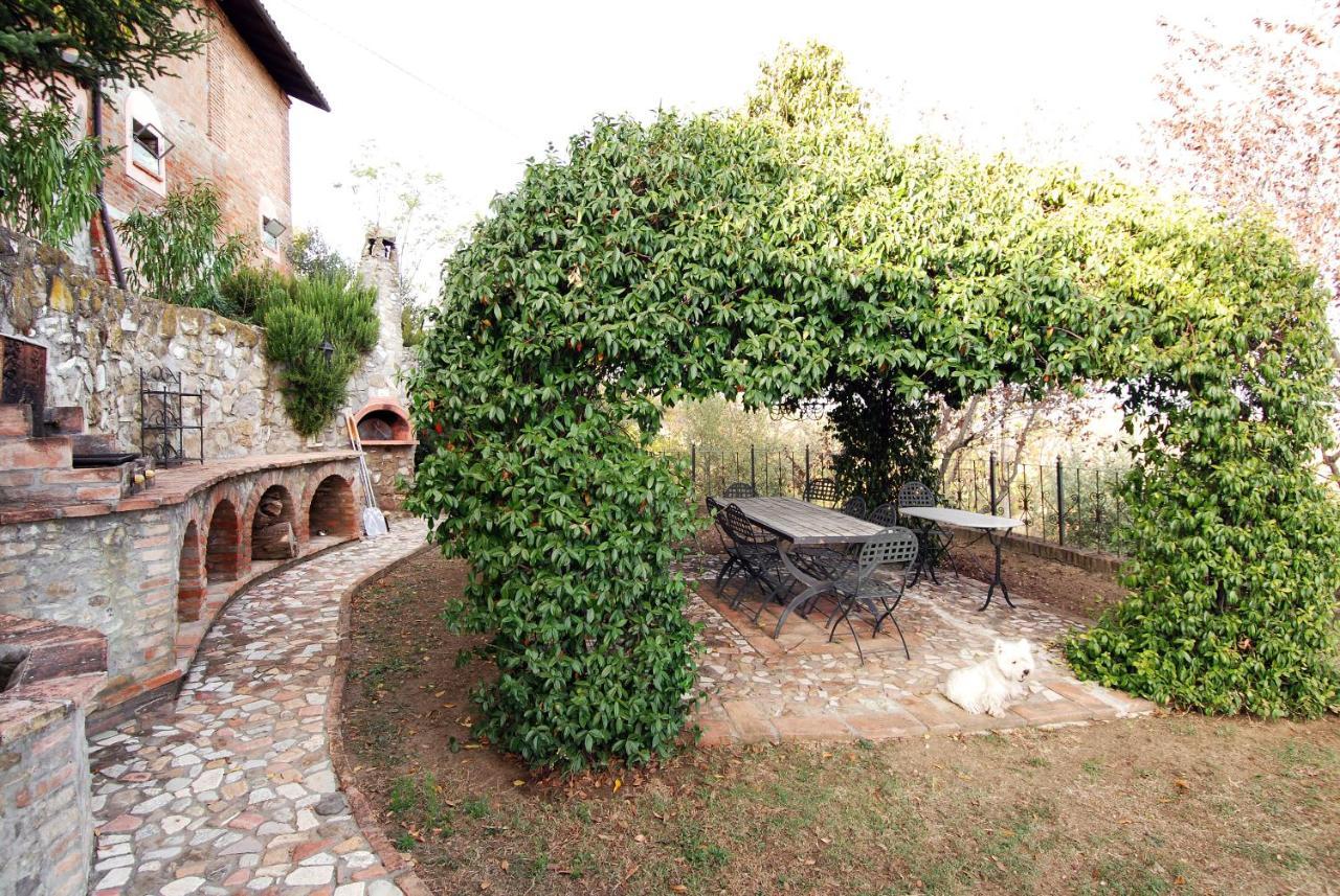 Gasthaus Cascina La Buca Castello di Serravalle Exterior foto