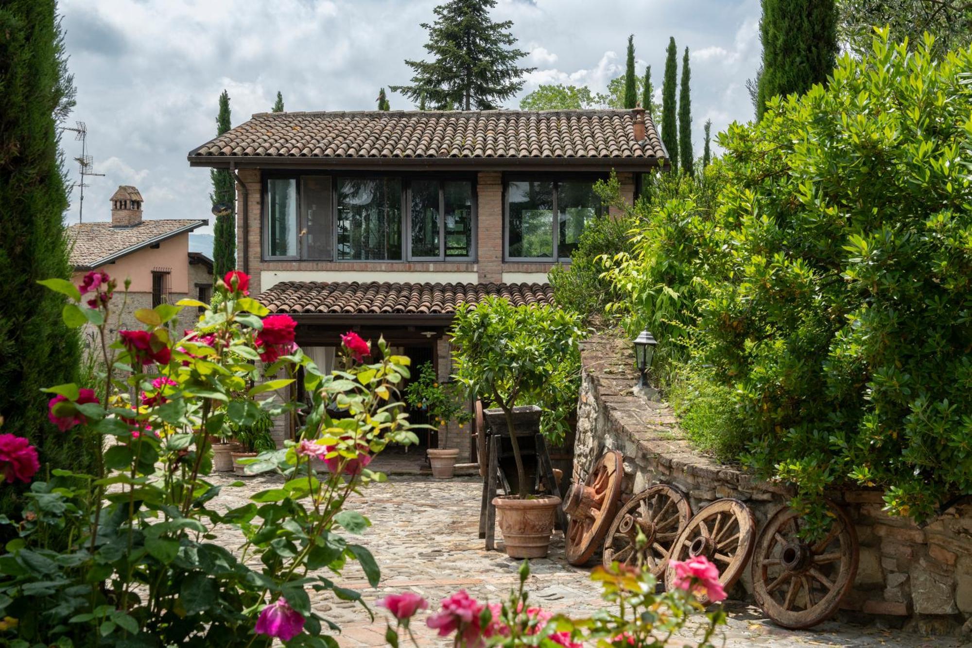 Gasthaus Cascina La Buca Castello di Serravalle Exterior foto