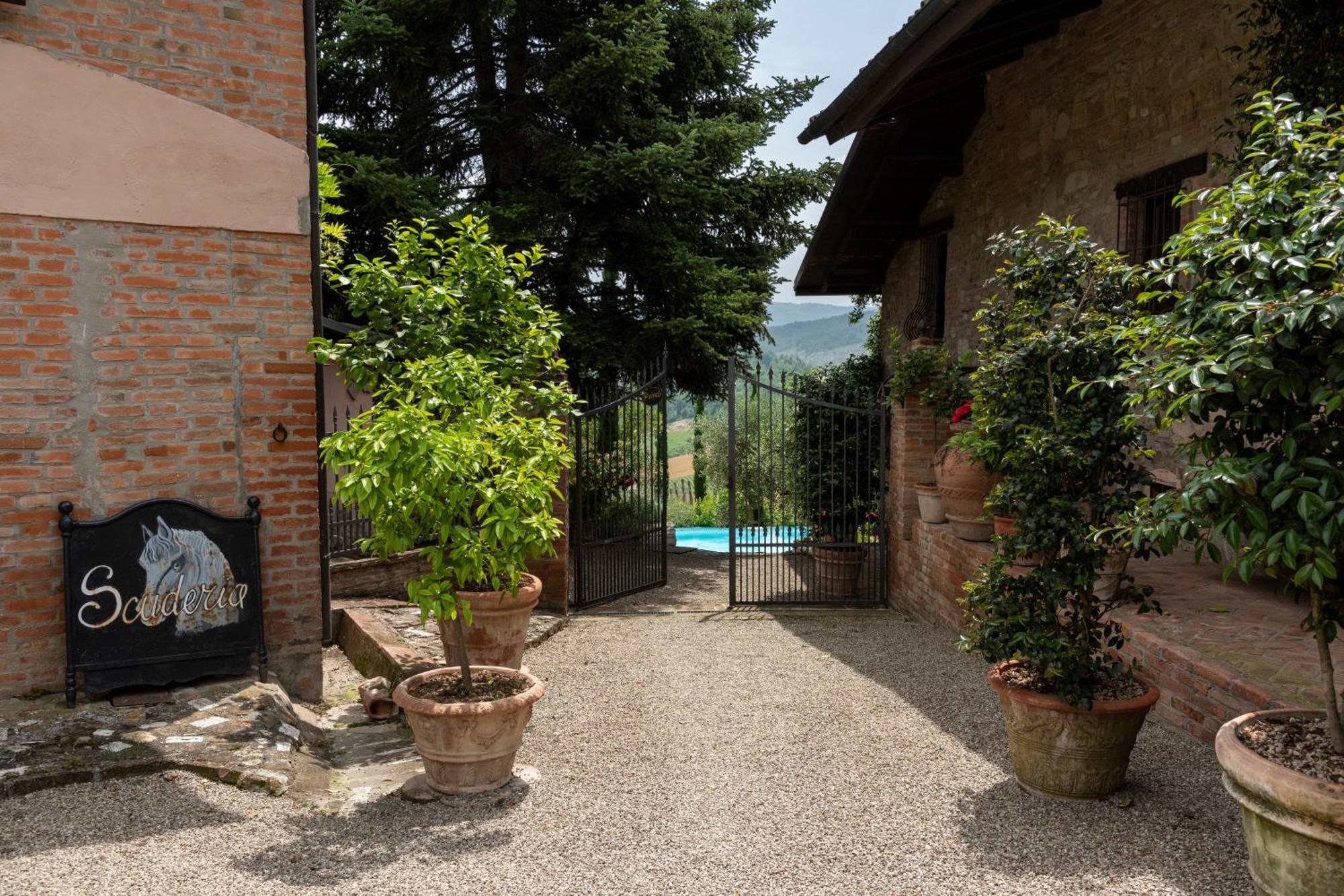 Gasthaus Cascina La Buca Castello di Serravalle Exterior foto